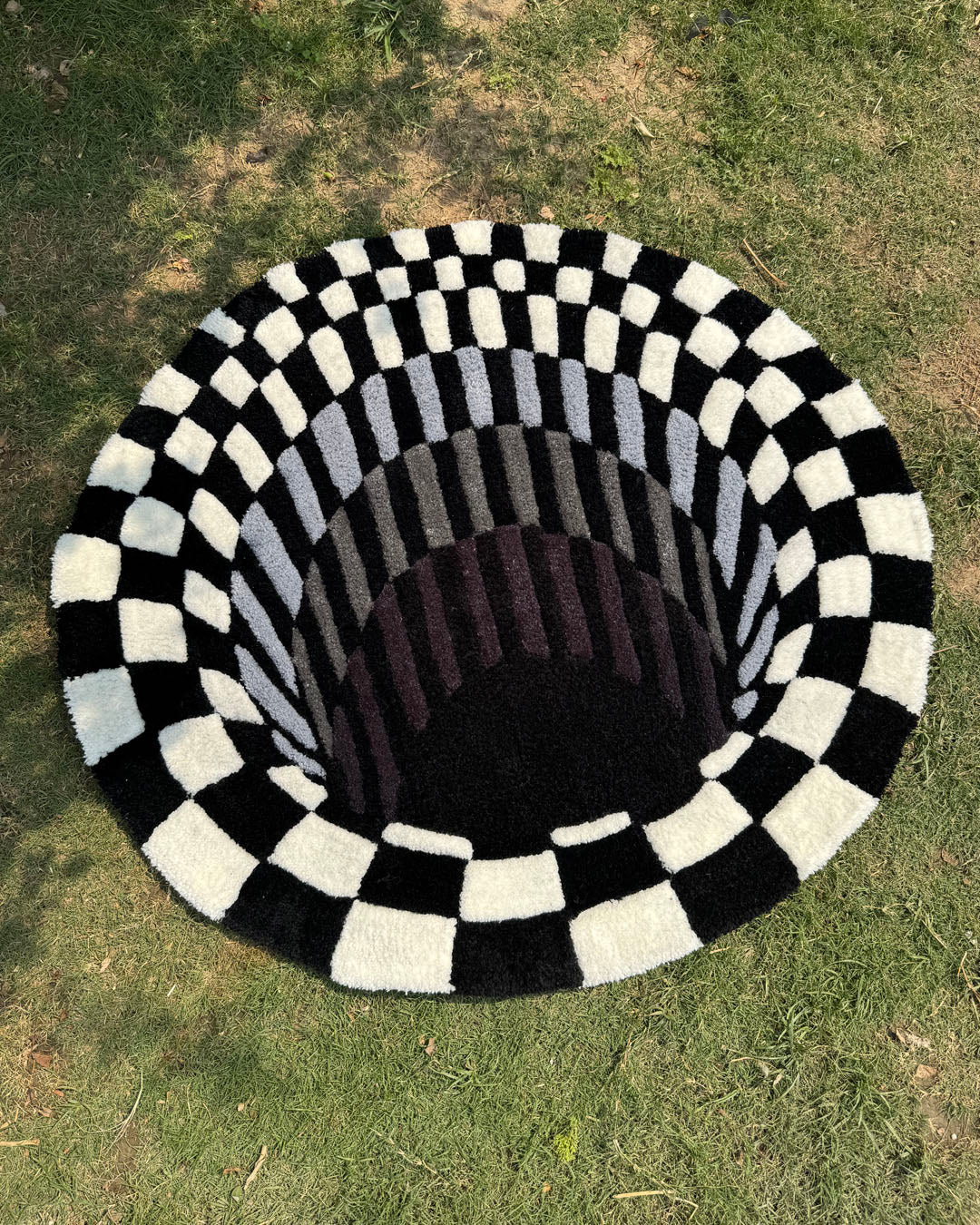 VOID ILLUSION CUSTOM TUFTED RUG