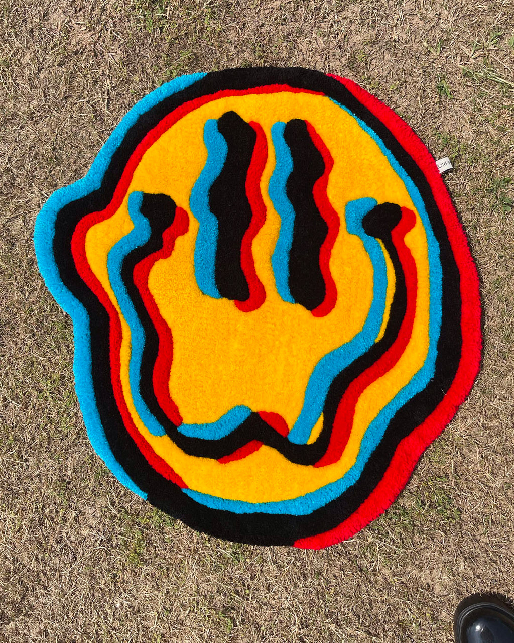 TRIPPY SMILEY CUSTOM TUFTED RUG