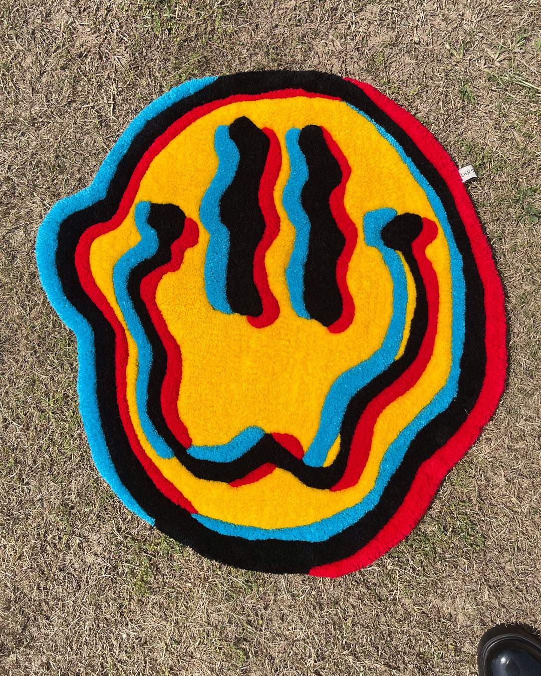 TRIPPY SMILEY CUSTOM TUFTED RUG
